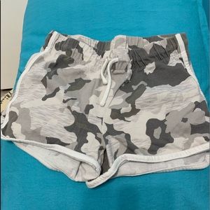 Old Navy girls camo shorts. Youth XL (14)